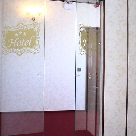 Hotel Onix Roman Exterior foto