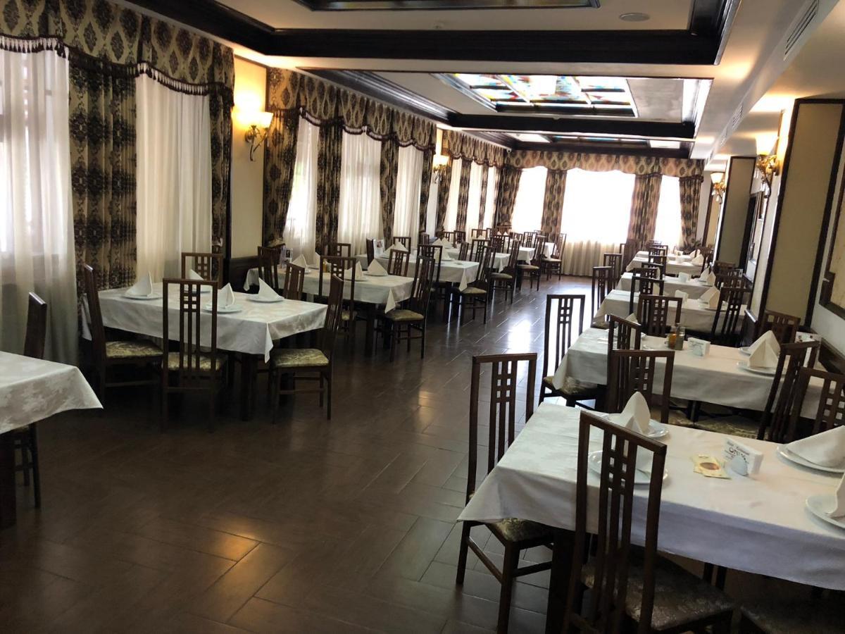 Hotel Onix Roman Exterior foto