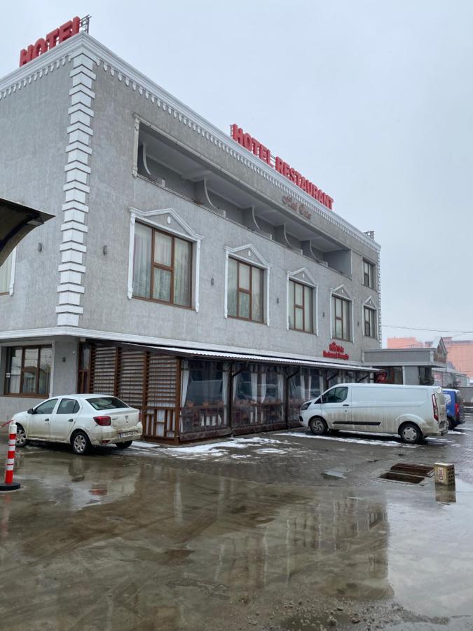 Hotel Onix Roman Exterior foto