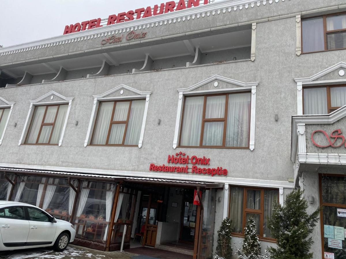 Hotel Onix Roman Exterior foto
